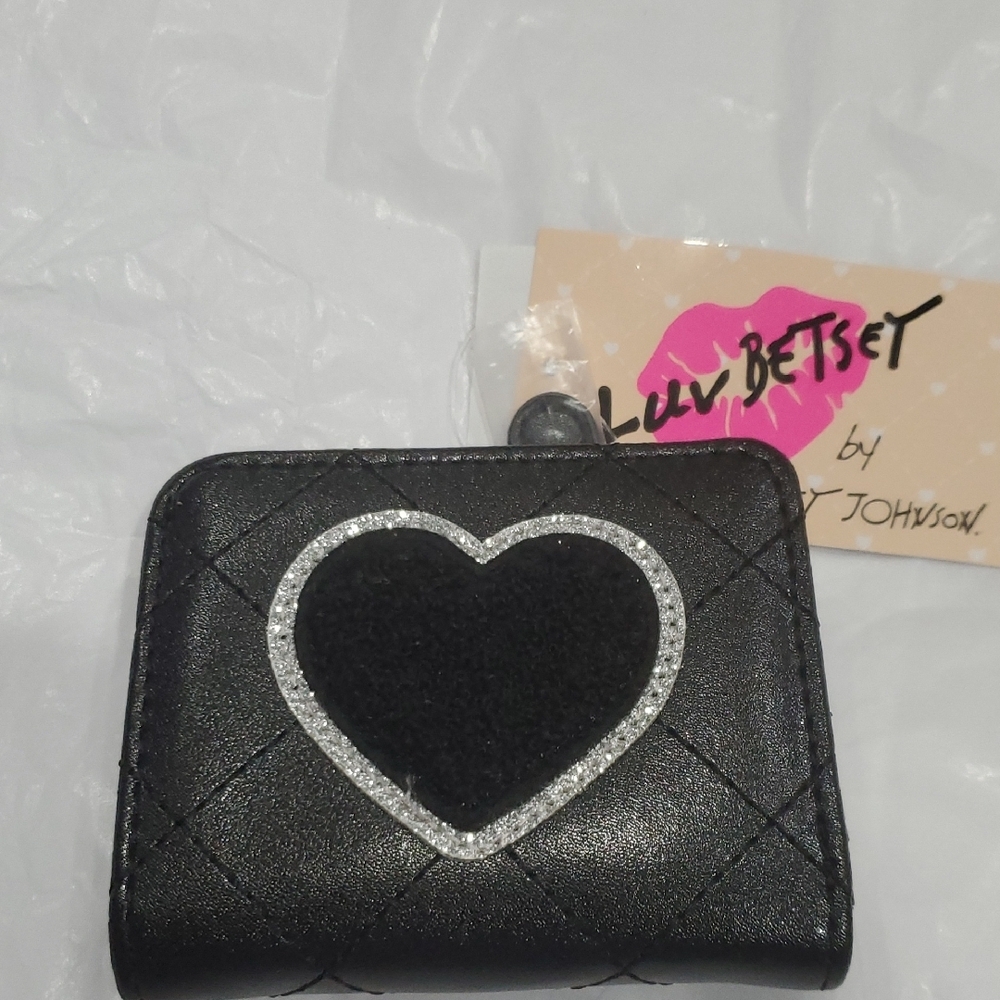 Betsey Johnson black quilted glitter trimmed fuzzy heart LBMoney bifold wallet